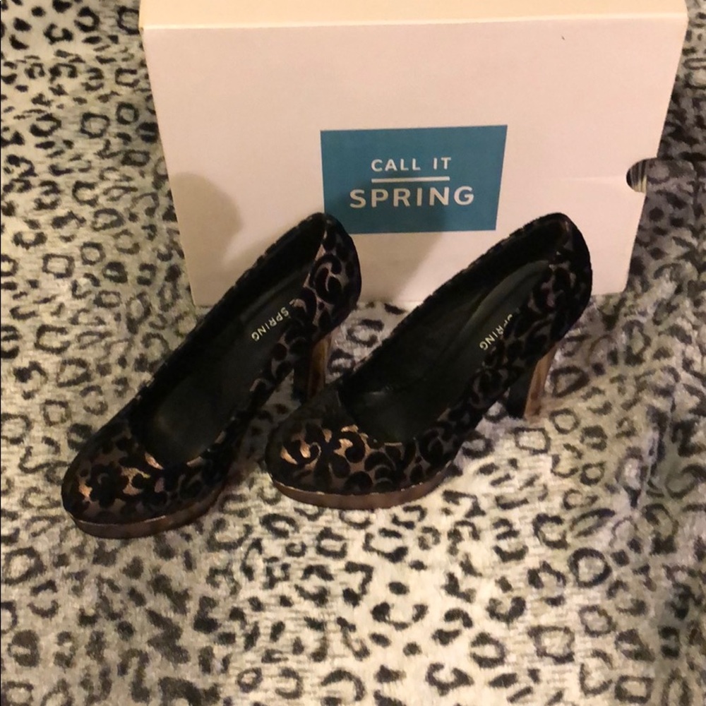 Call it Spring shoes size 6 1/2
